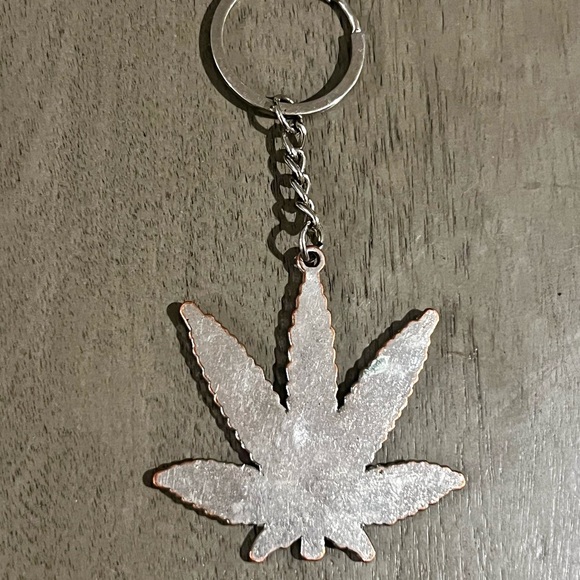 Jamaican Pot Leaf Key Ring - Picture 5 of 7